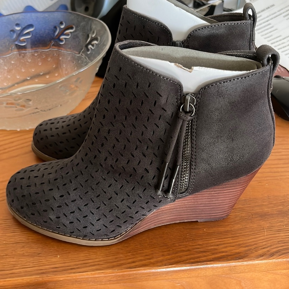 Gorgeous REPORT wedge bootie